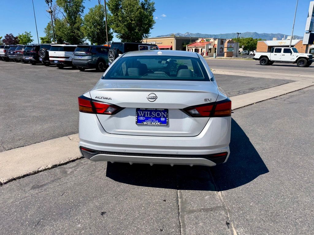 2023 Nissan Altima SV - Photo 7