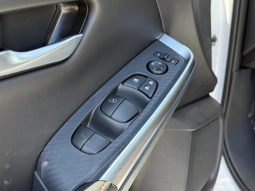 2025 Nissan Sentra SR - Photo 11