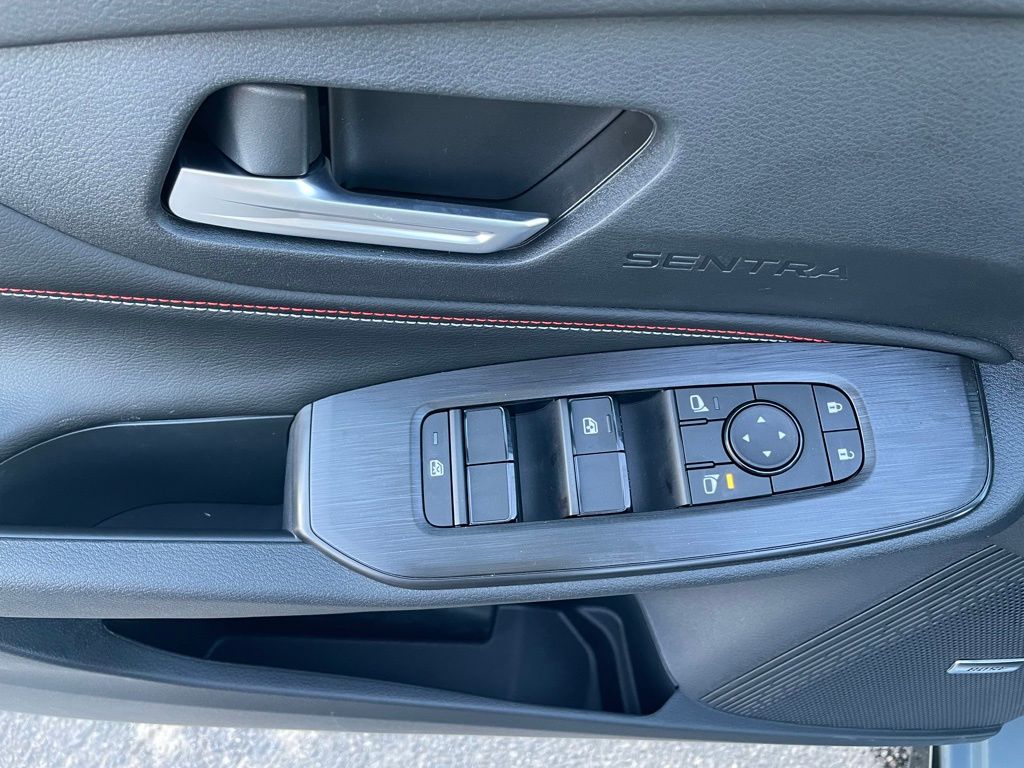 2026 Nissan Sentra SR - Photo 8