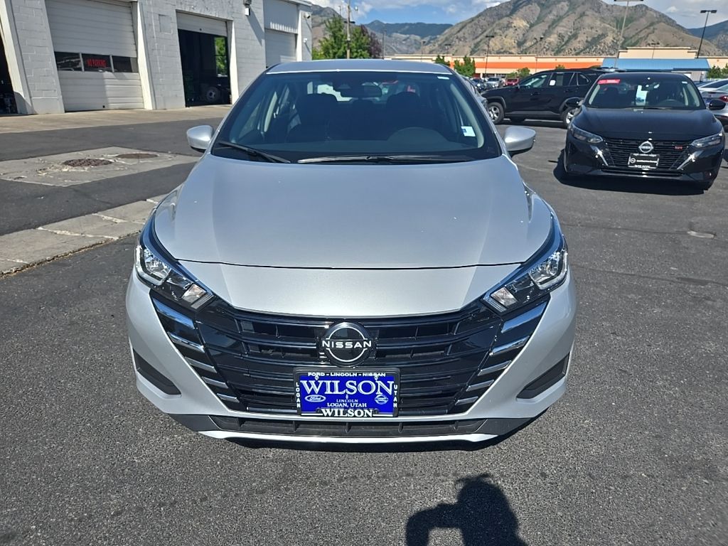 2023 Nissan Versa 1.6 SV Sedan photo 2