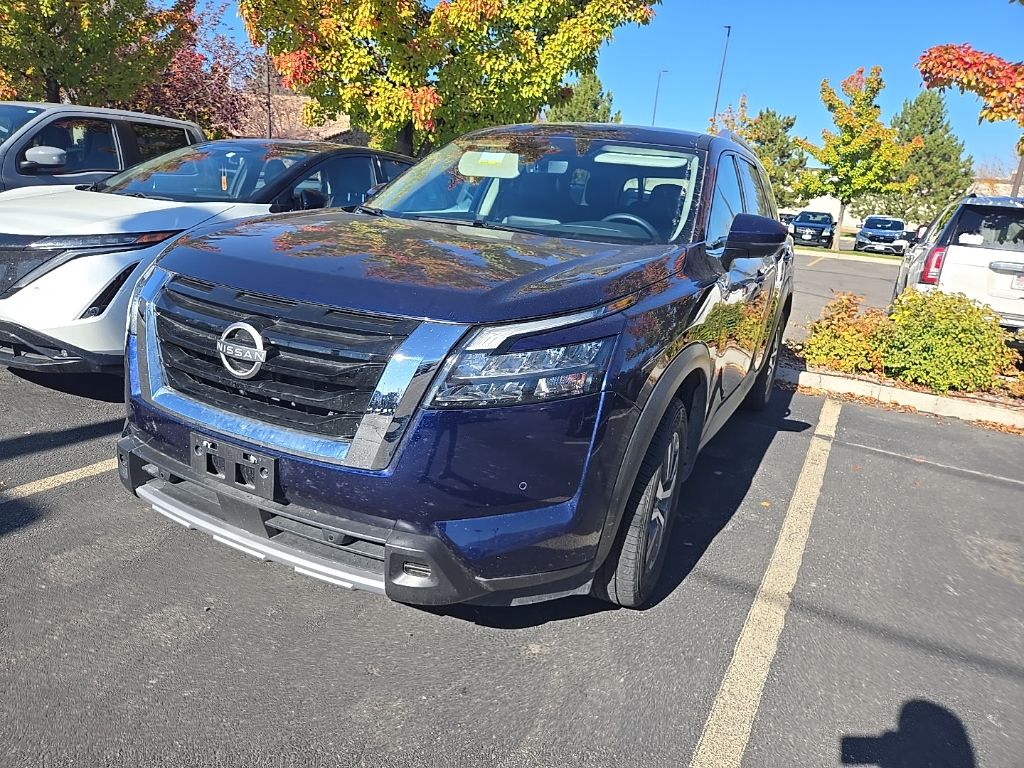2025 Nissan Pathfinder SL photo 2
