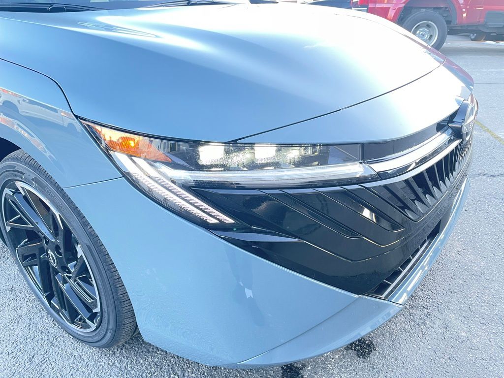 2026 Nissan Sentra SR - Photo 28