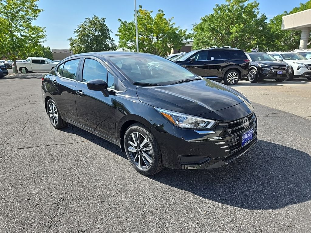 2025 Nissan Versa 1.6 SV photo 3