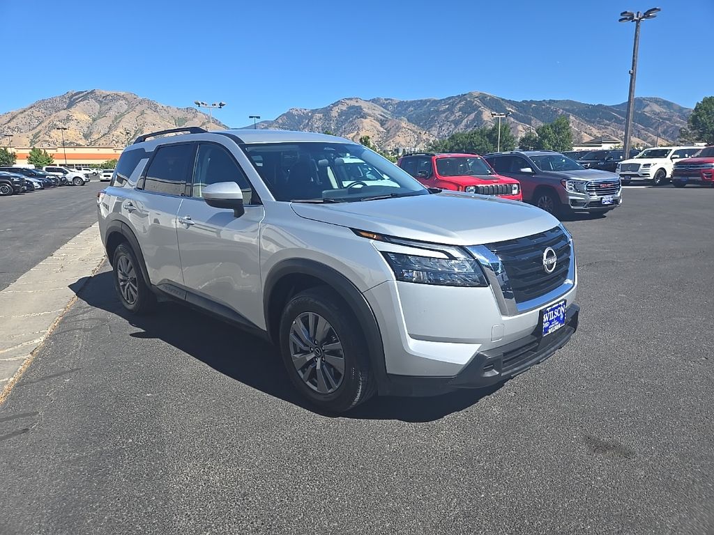 2025 Nissan Pathfinder SV photo 2