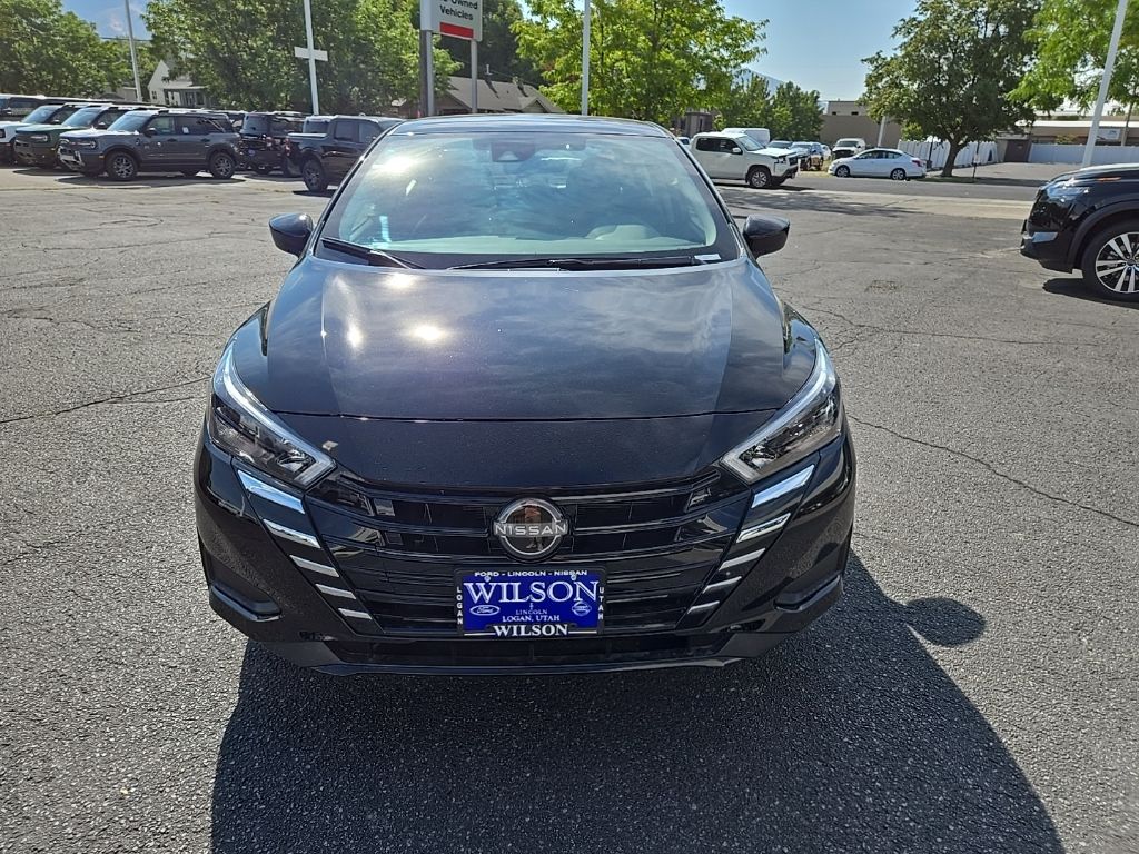 2025 Nissan Versa 1.6 SV photo 2