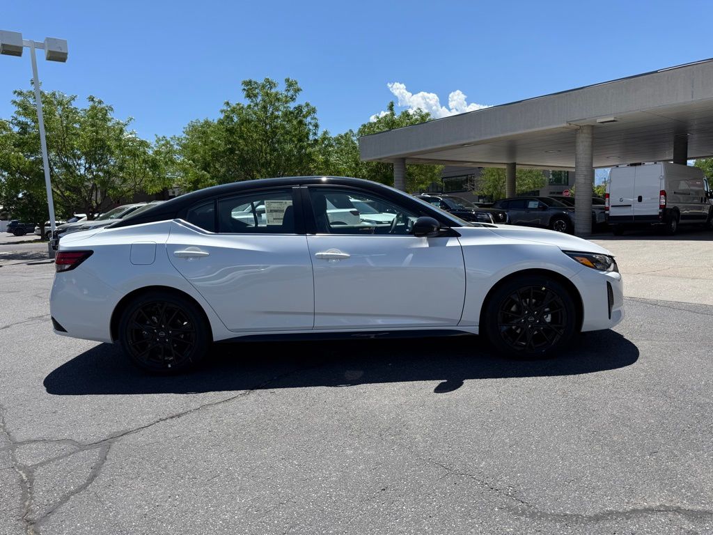 2025 Nissan Sentra SR photo 3