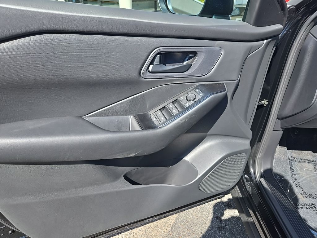 2026 Nissan Rogue S - Photo 9