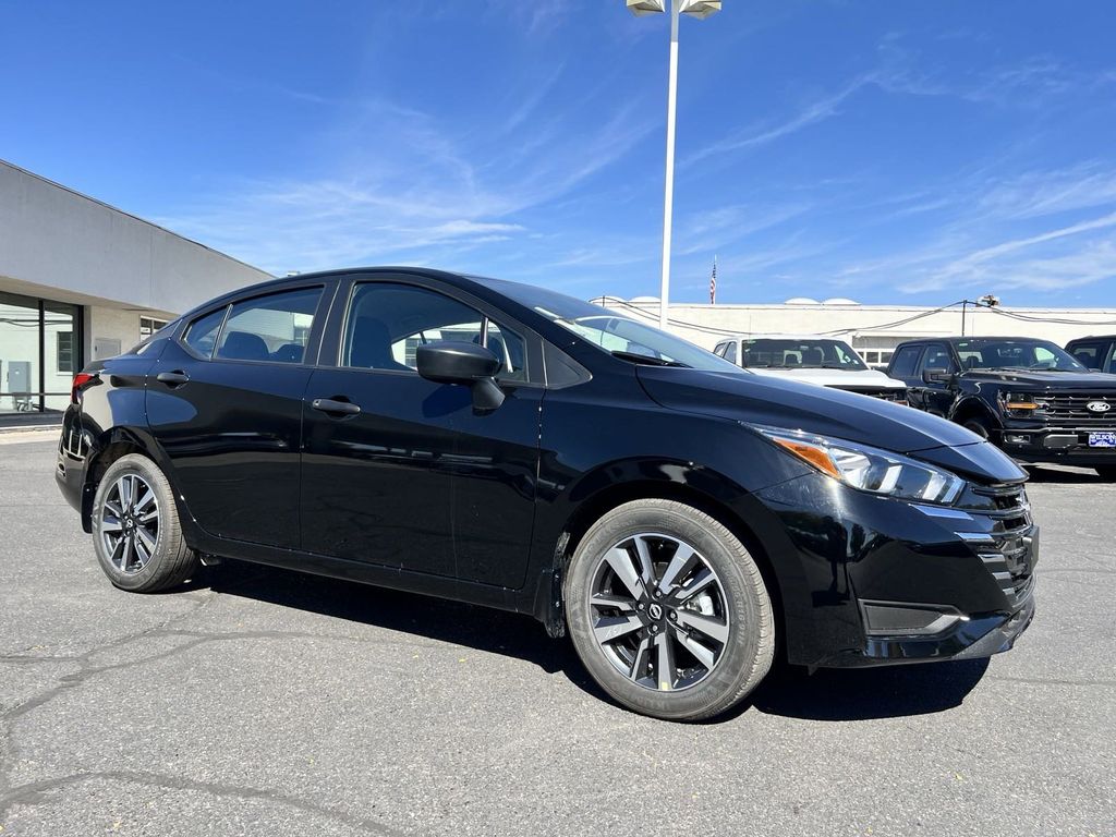 2024 Nissan Versa 1.6 S photo 2