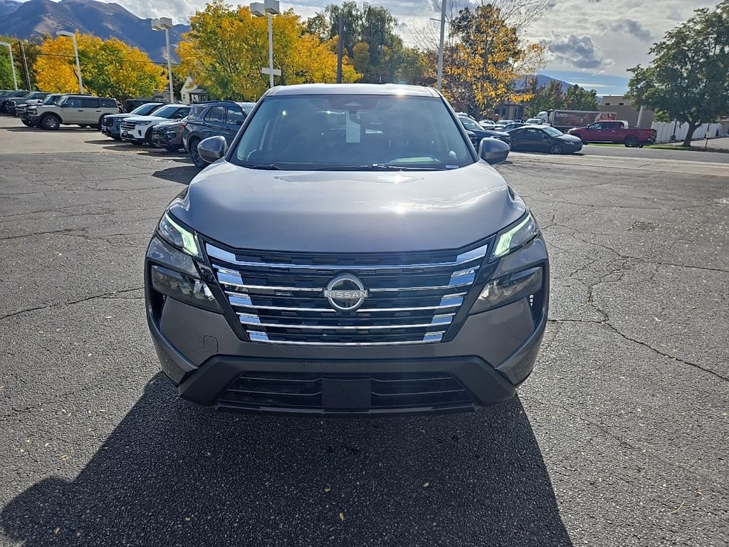 2026 Nissan Rogue SV photo 2