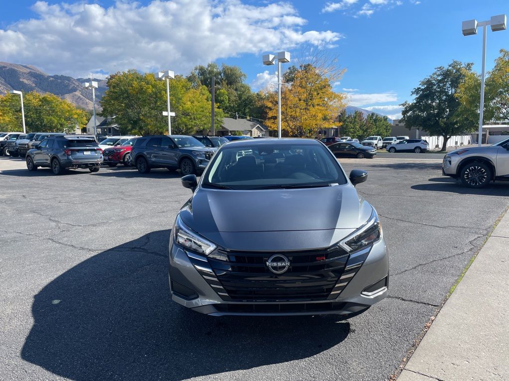 2025 Nissan Versa 1.6 SR photo 2