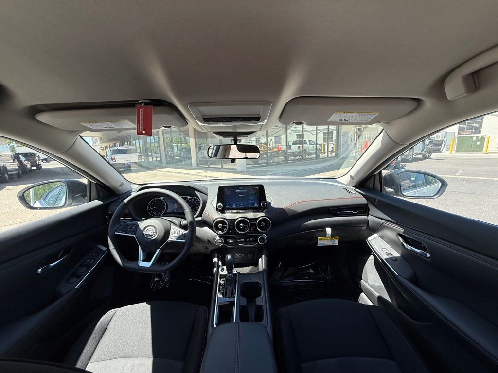 2025 Nissan Sentra SR - Photo 14