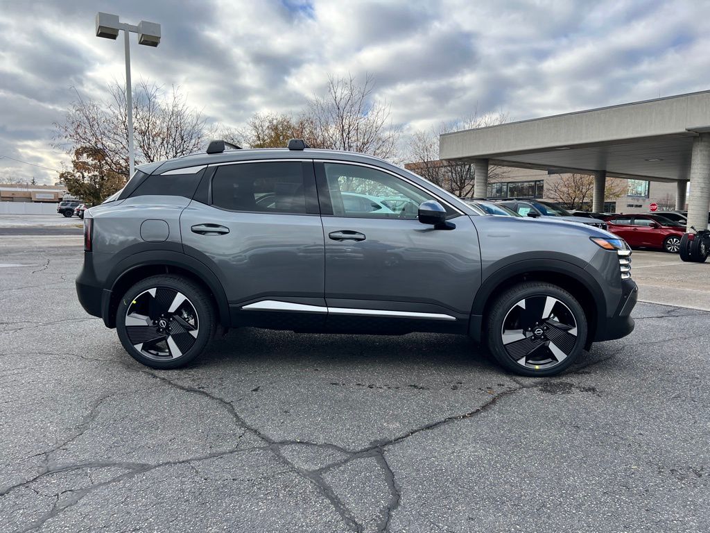 2025 Nissan Kicks SR photo 4