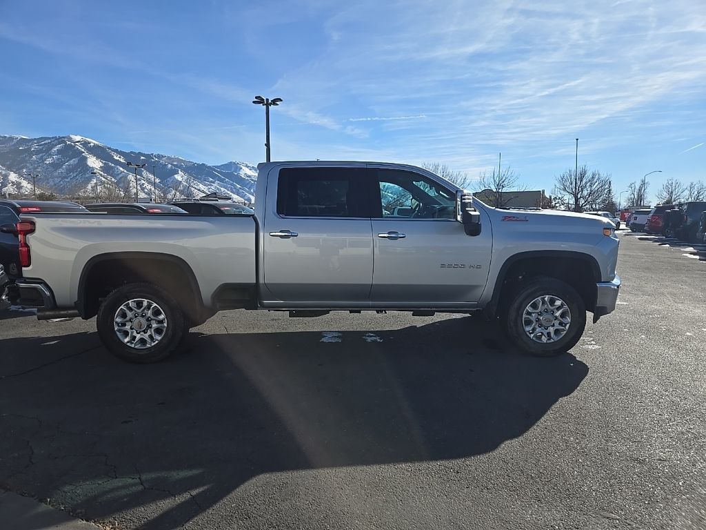 2023 Chevrolet Silverado 3500HD LTZ photo 4