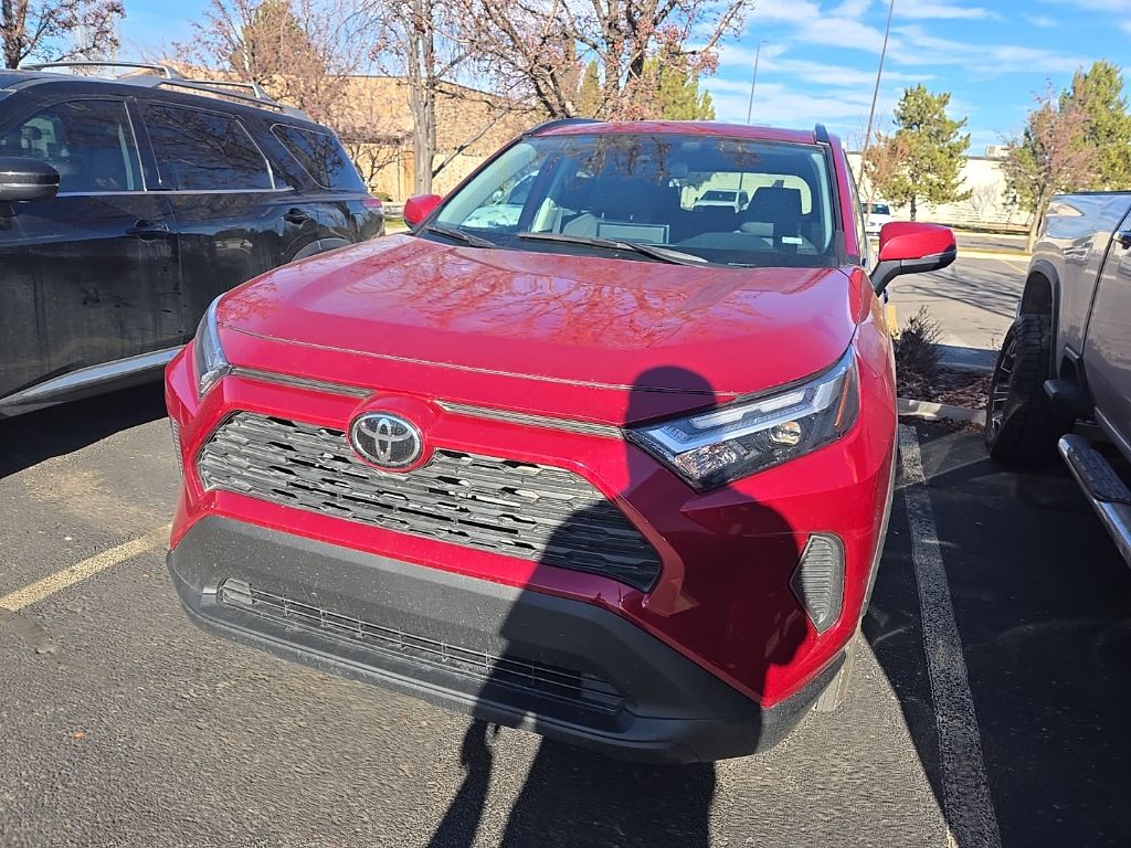 2025 Toyota RAV4 XLE's photo