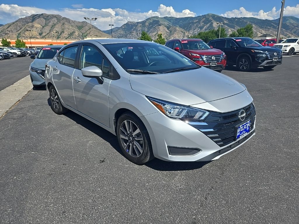 2023 Nissan Versa 1.6 SV Sedan photo 3