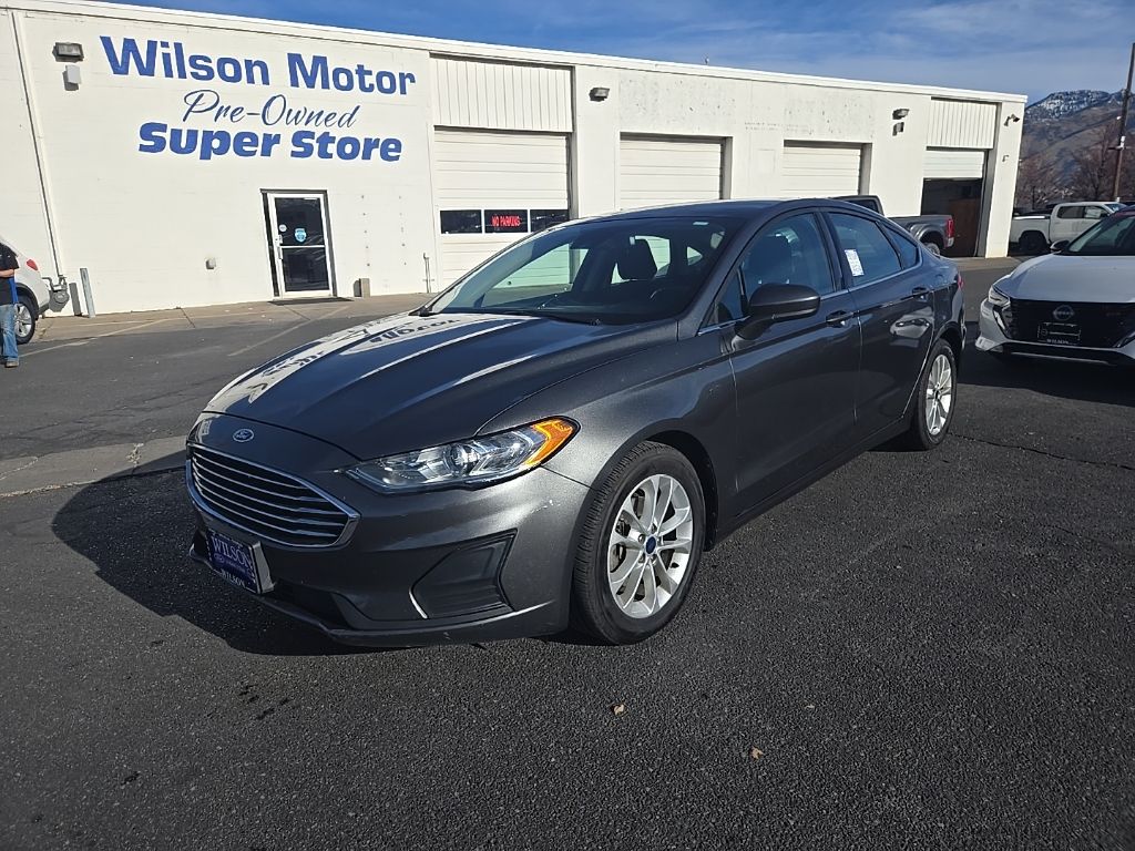 2020 Ford Fusion SE's photo