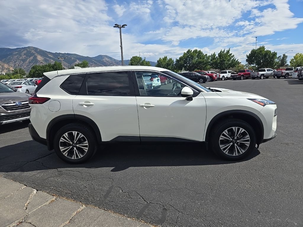 2023 Nissan Rogue SV photo 4