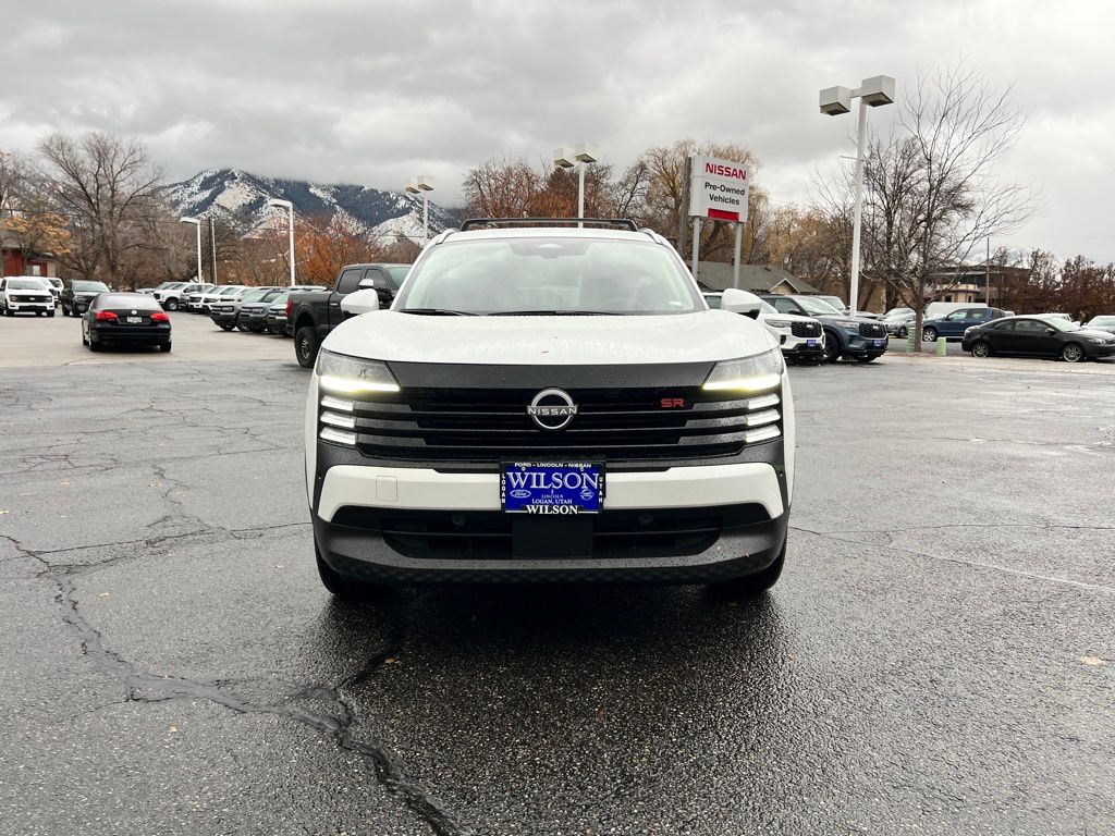 2025 Nissan Kicks SR photo 2