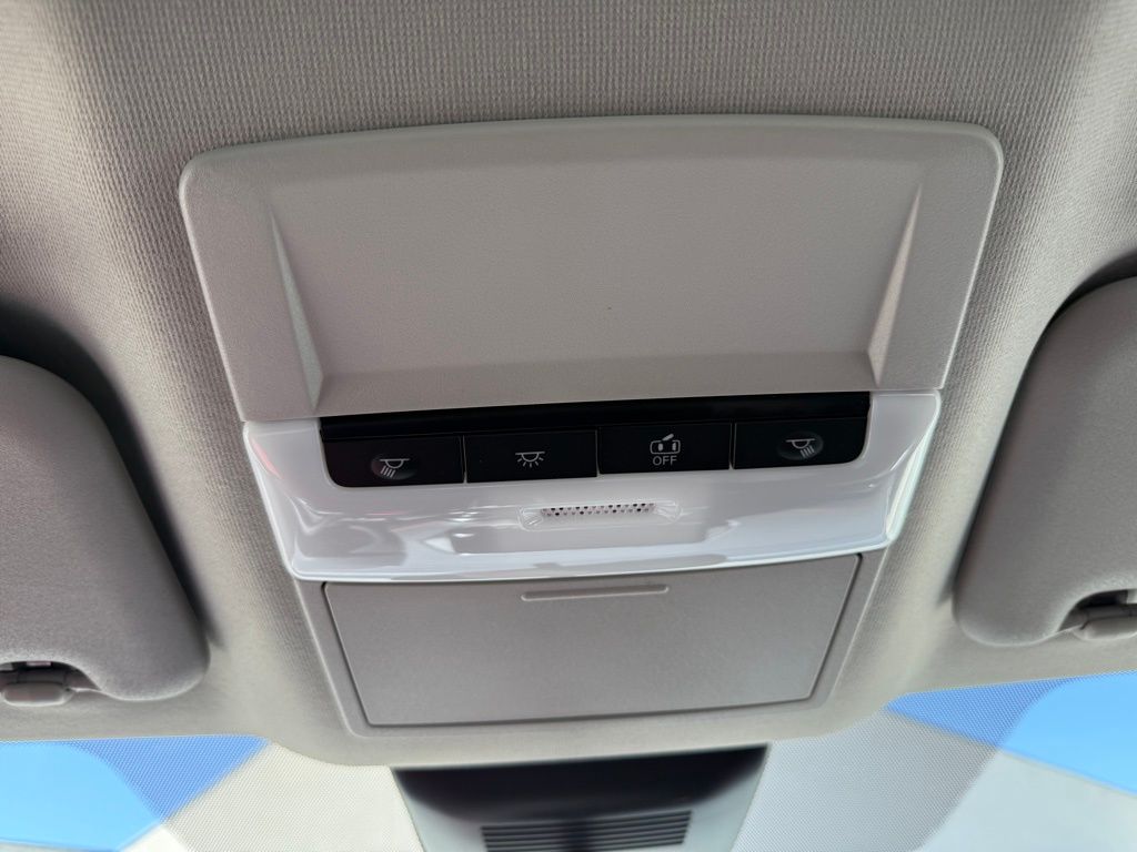 2025 Nissan Sentra SR - Photo 25