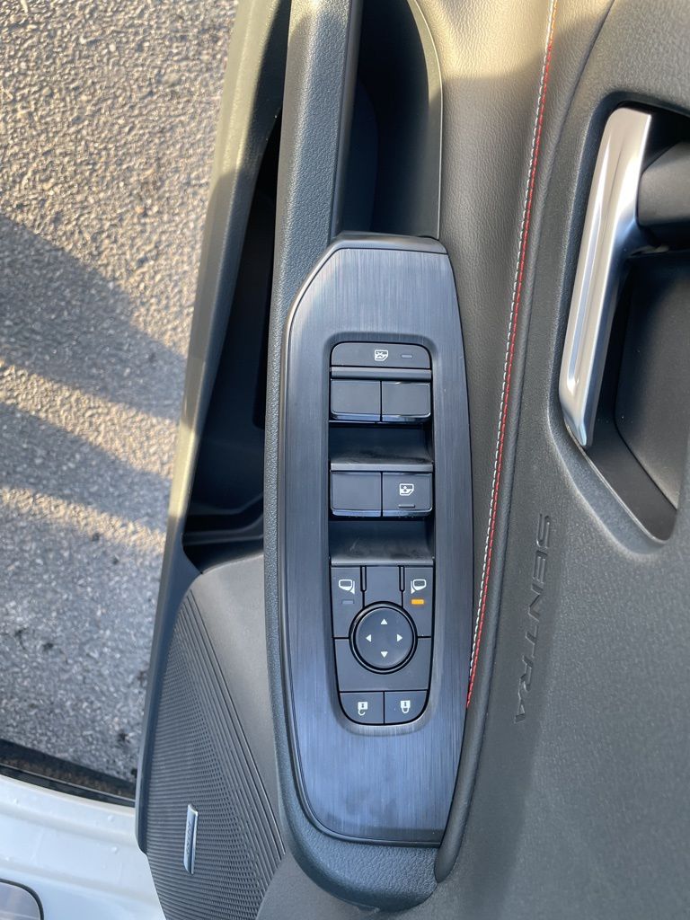 2026 Nissan Sentra SR - Photo 9