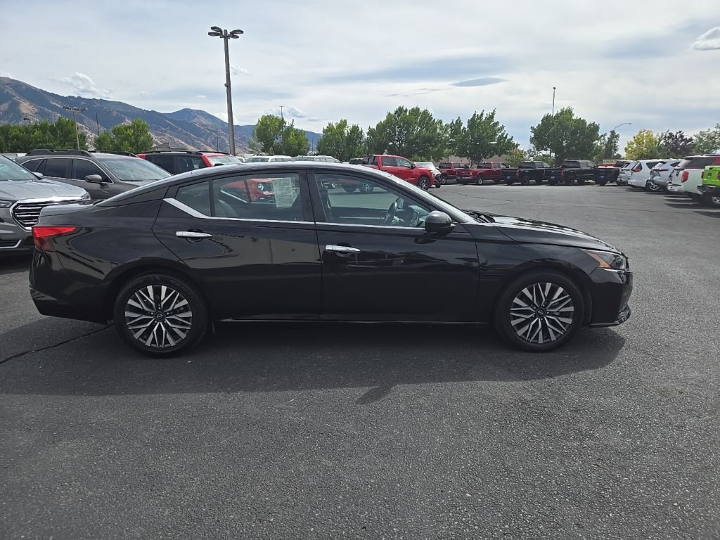 2023 Nissan Altima 2.5 SV photo 4