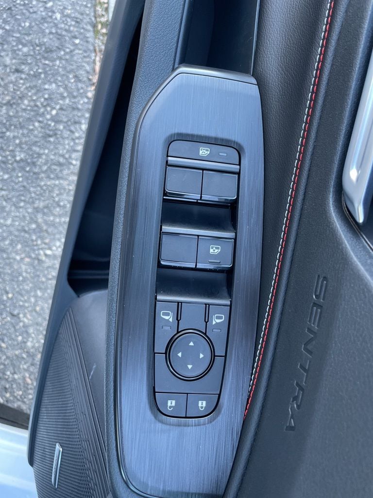 2026 Nissan Sentra SR - Photo 9