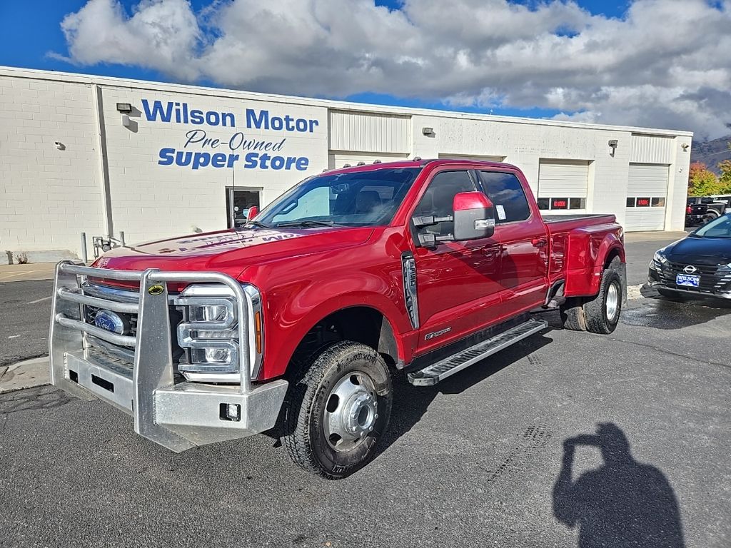 2023 Ford F-350 Super Duty Lariat's photo