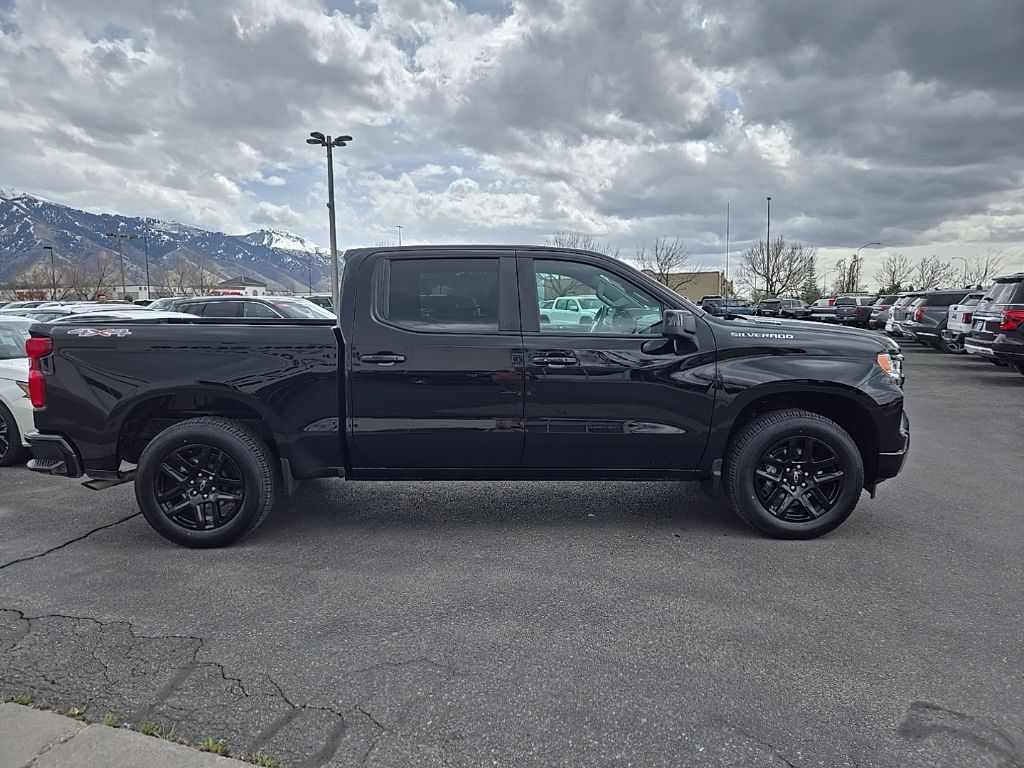 2024 Chevrolet Silverado 1500 RST photo 3