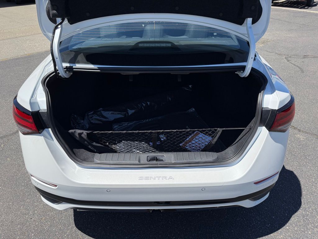2025 Nissan Sentra SR - Photo 9