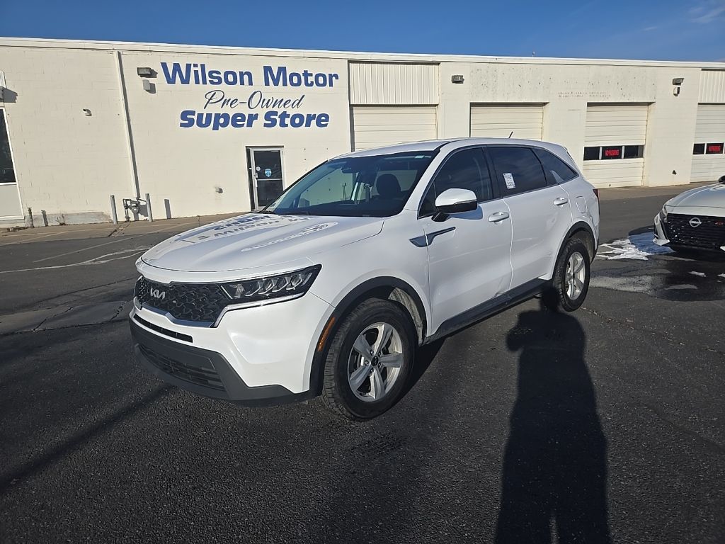 2022 Kia Sorento LX's photo