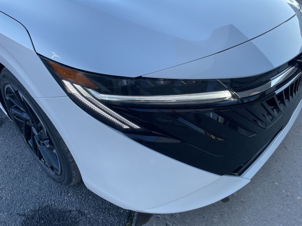 2026 Nissan Sentra SR - Photo 30
