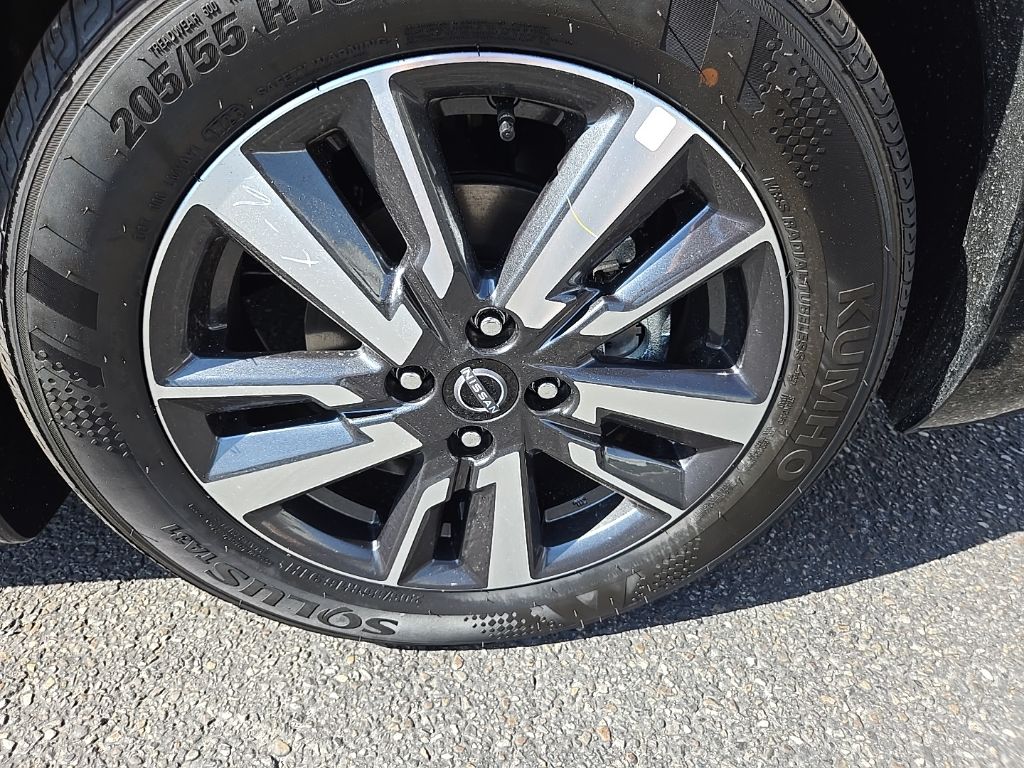 2025 Nissan Versa Sedan SV - Photo 34