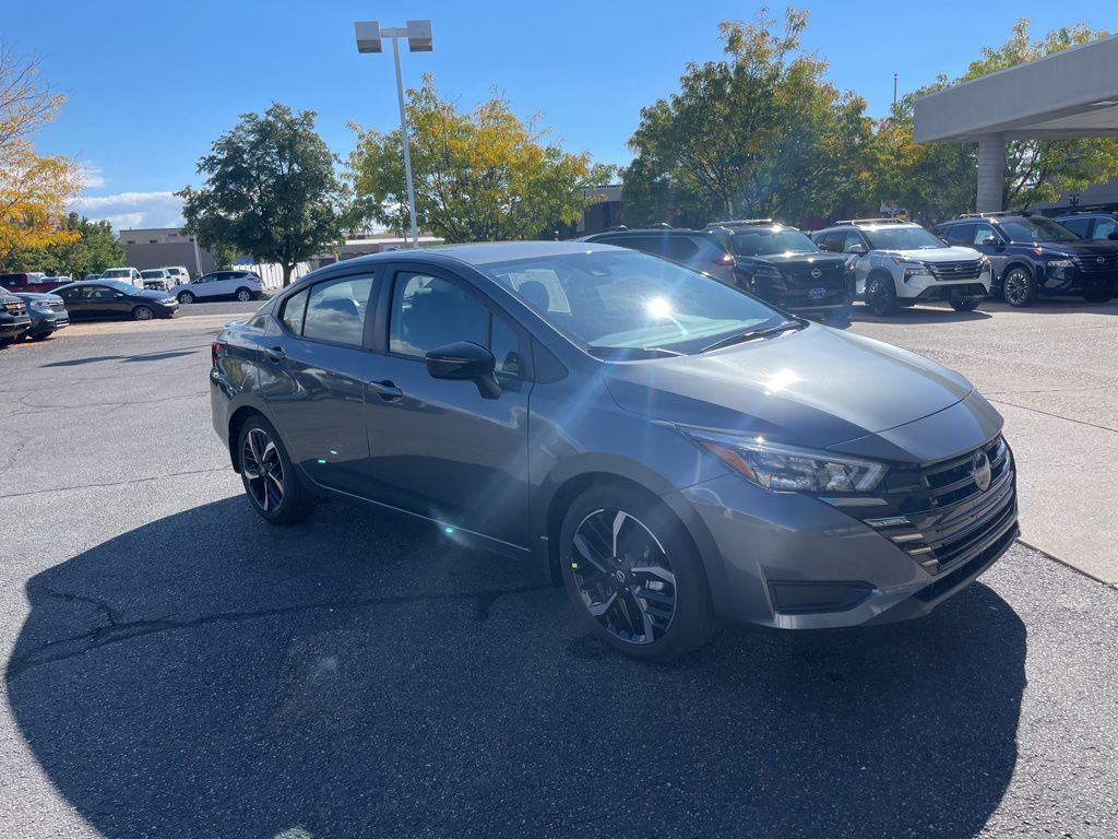 2025 Nissan Versa 1.6 SR photo 3