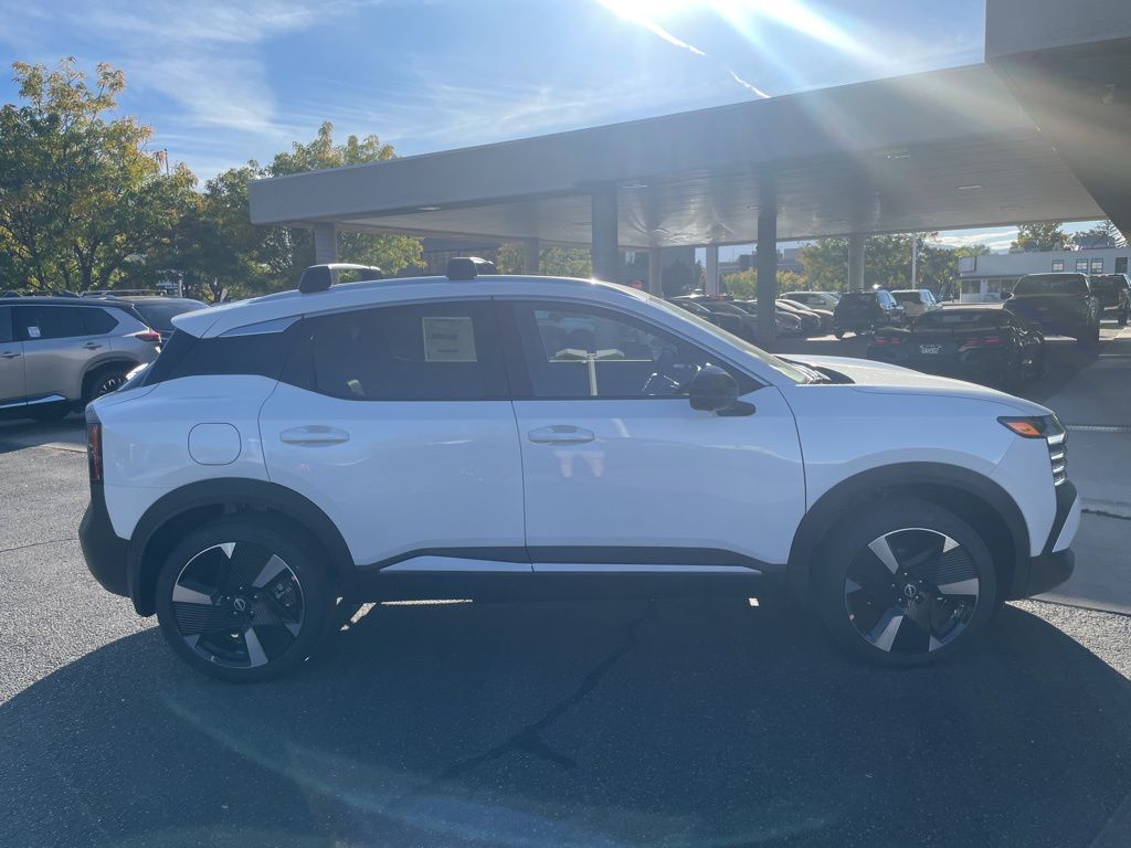 2026 Nissan Kicks SR photo 3