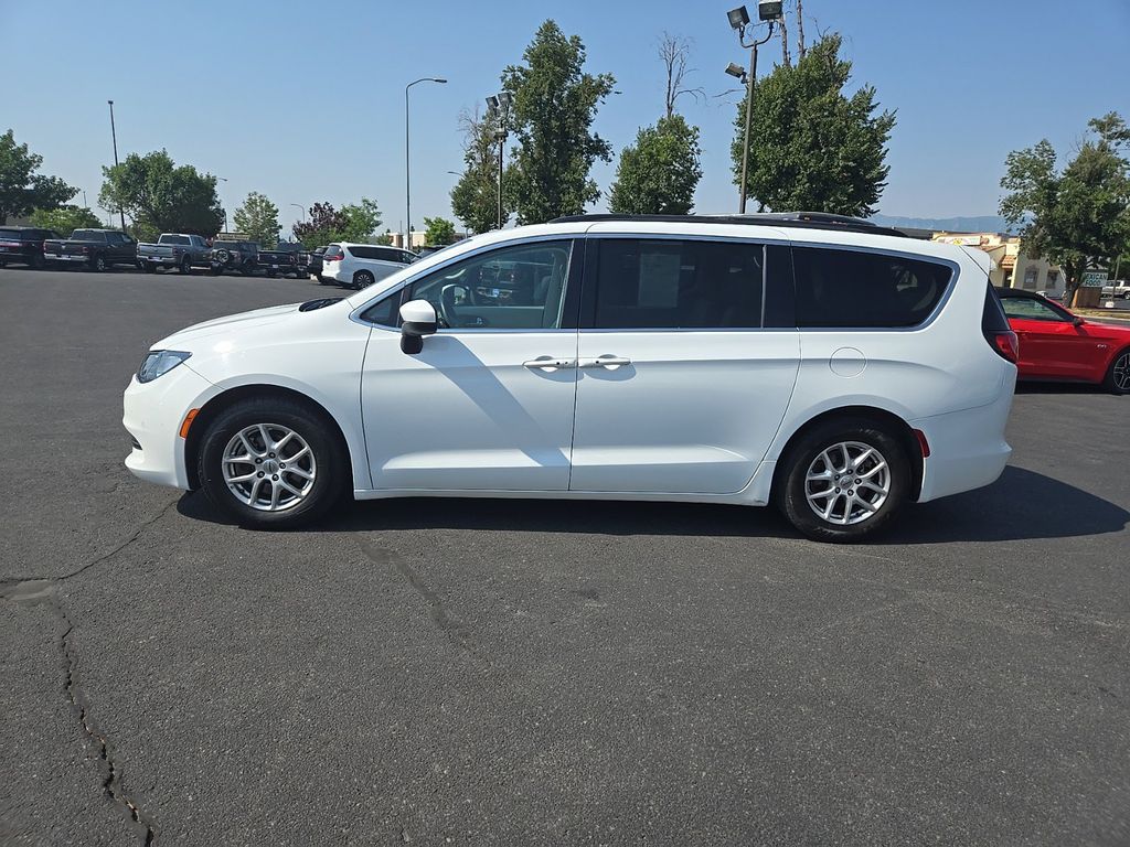 2021 Chrysler Voyager LXi photo 4