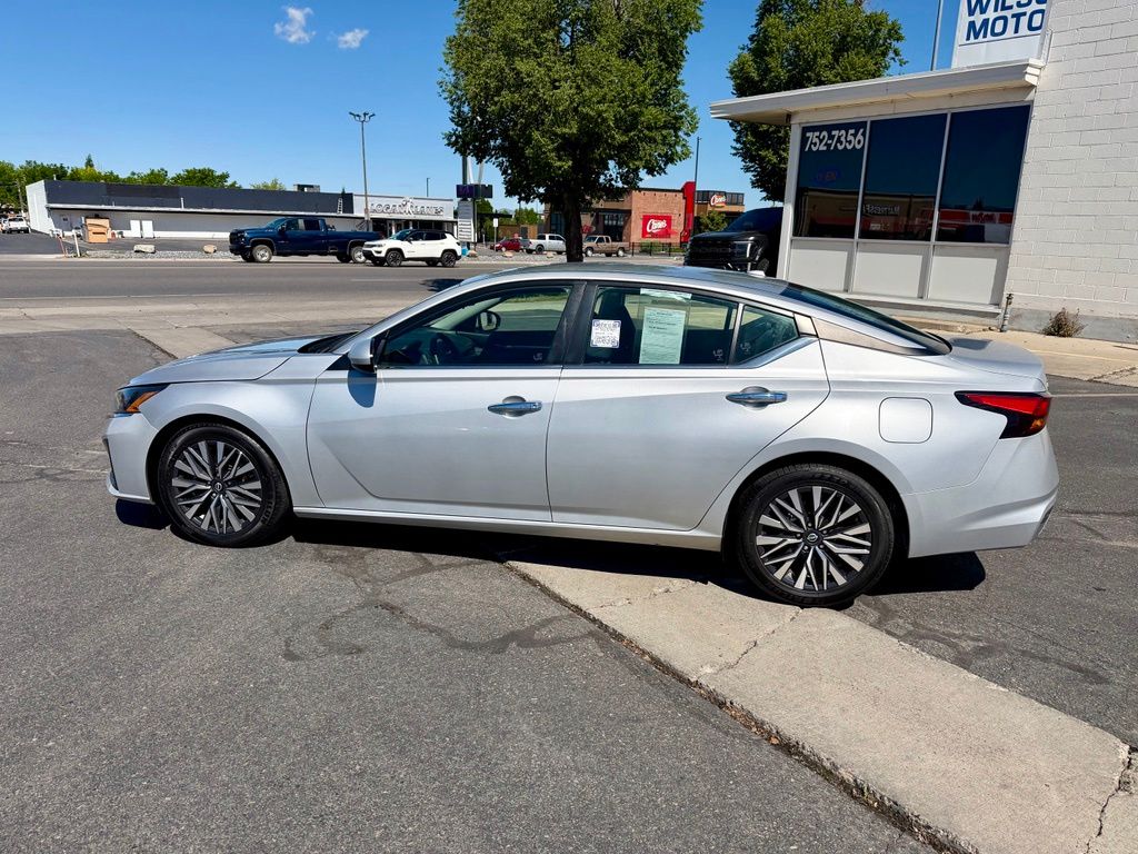 2023 Nissan Altima SV - Photo 9