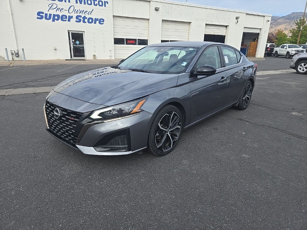 2023 Nissan Altima SR's photo