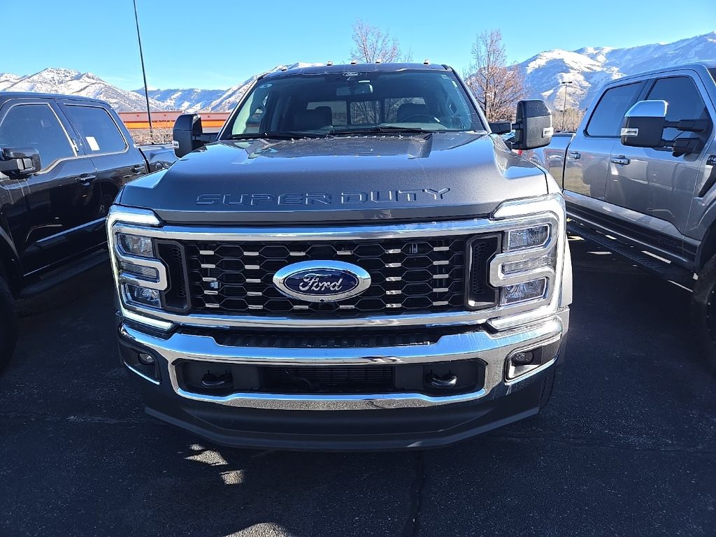 2024 Ford F-450 Super Duty Lariat's photo