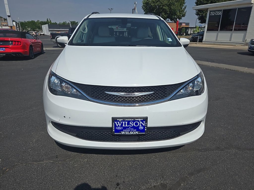 2021 Chrysler Voyager LXi photo 3