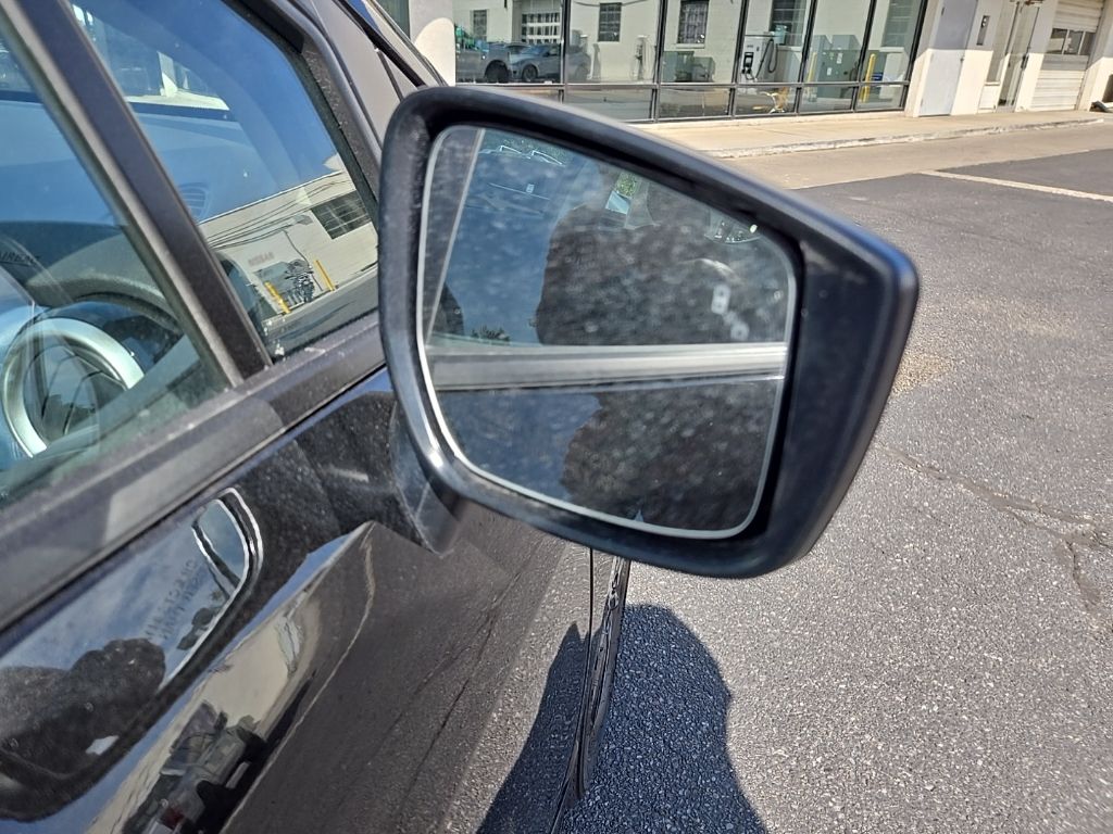 2025 Nissan Versa Sedan SV - Photo 27