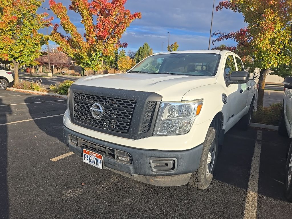 2017 Nissan Titan S Crew Cab photo 3