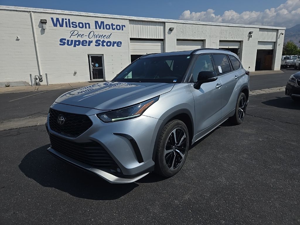 2022 Toyota Highlander XSE's photo