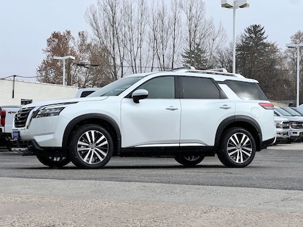 2025 Nissan Pathfinder Platinum SUV