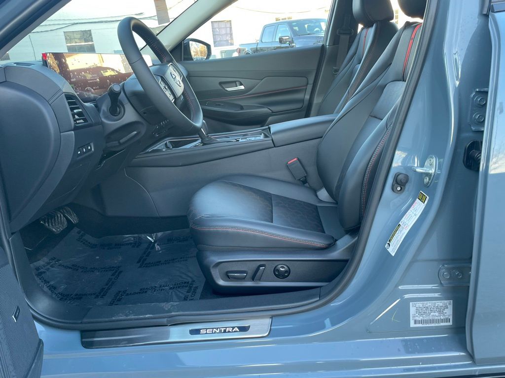 2026 Nissan Sentra SR - Photo 9