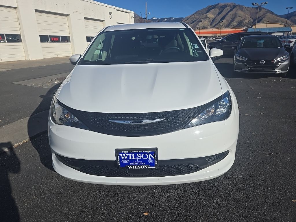 2023 Chrysler Voyager LX photo 2