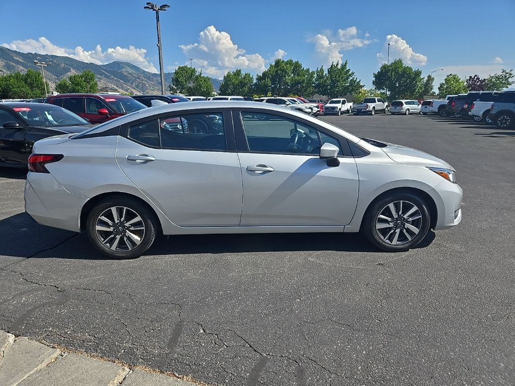 2023 Nissan Versa 1.6 SV Sedan photo 4