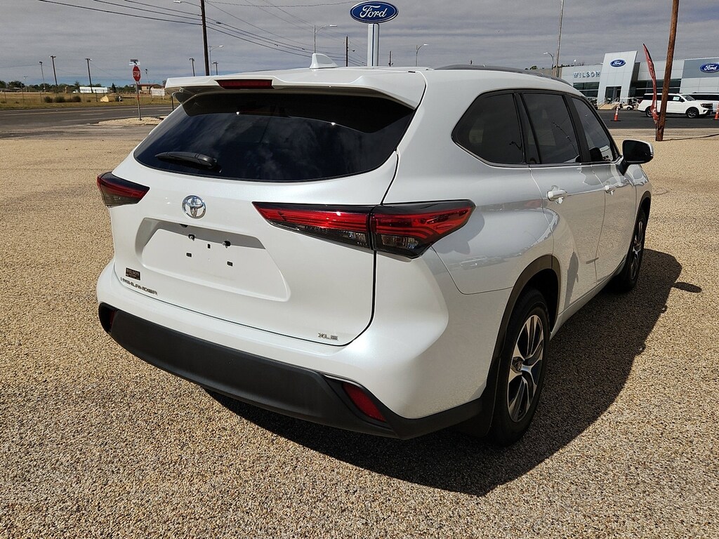 Used 2023 Toyota Highlander XLE XLE FWD