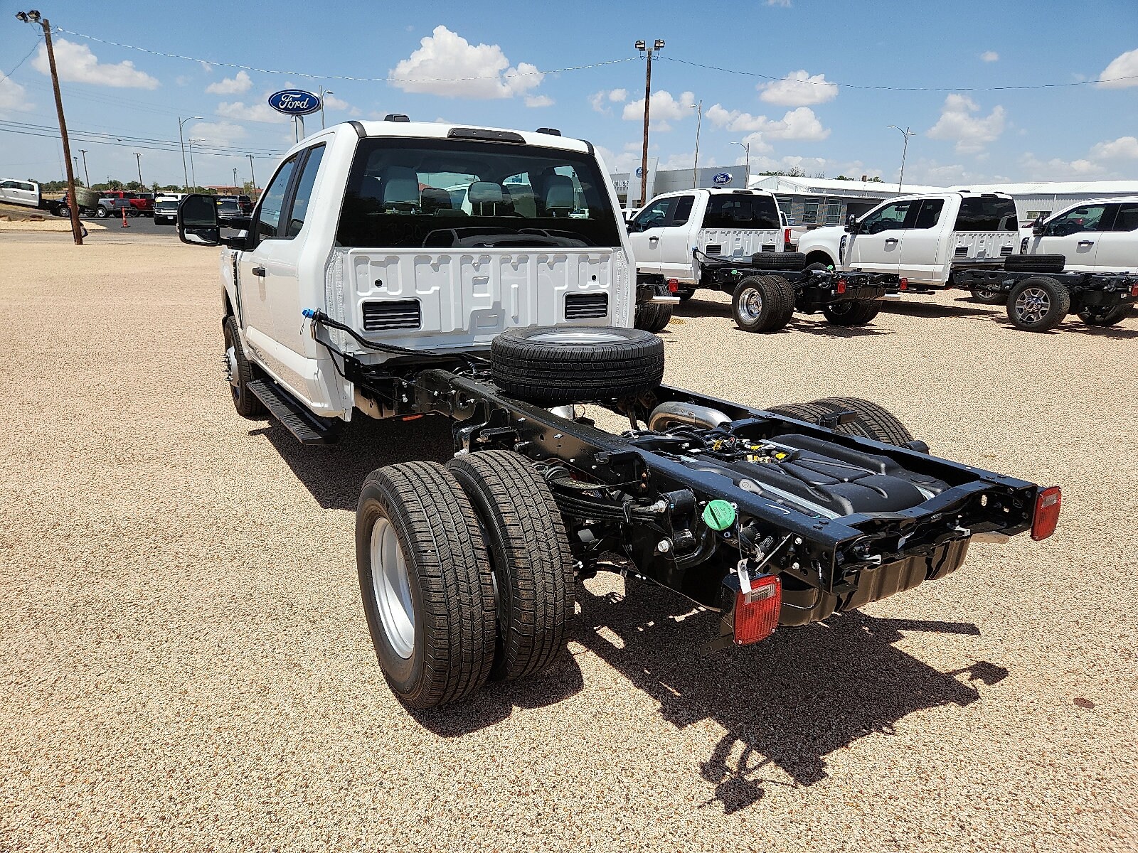 2025 Ford F-350 photo 2