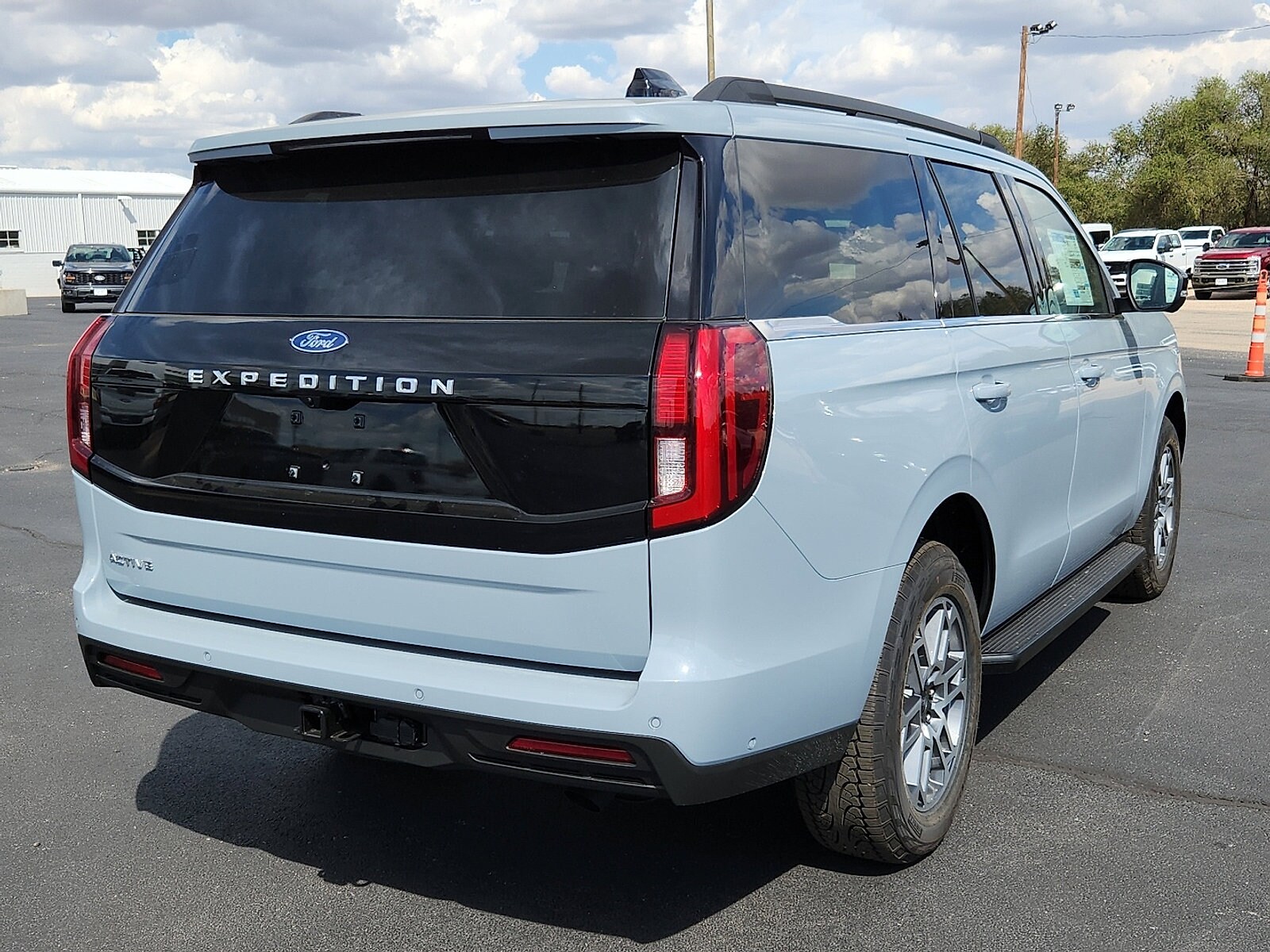 2025 Ford Expedition photo 4