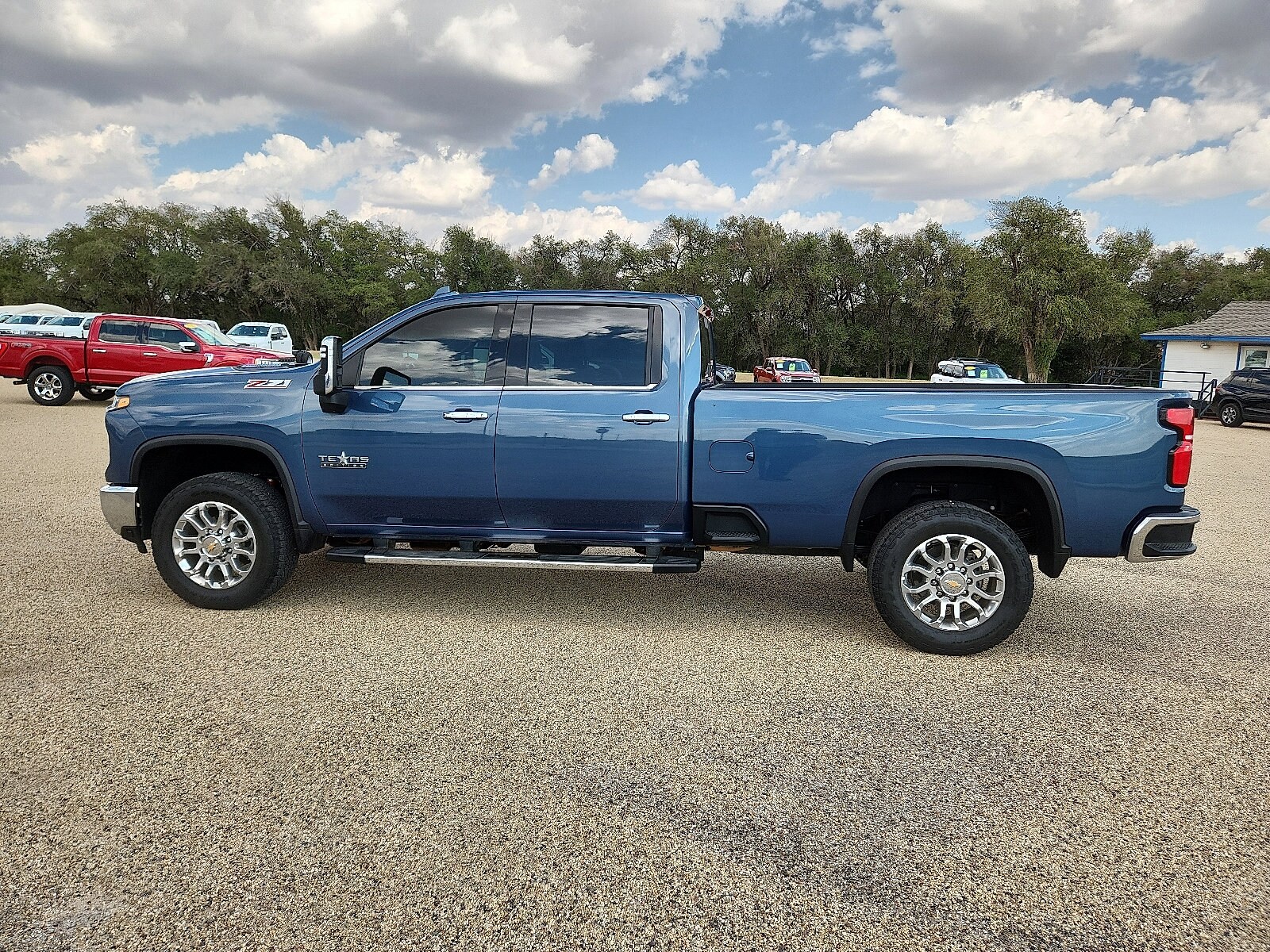 2024 Chevrolet Silverado 3500HD LTZ photo 2
